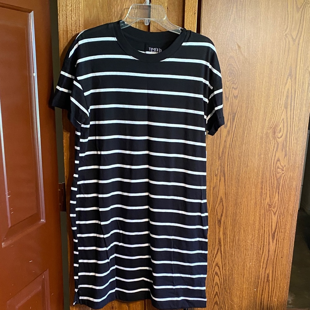 Time and Tru Black and White Striped Short Sleeve ladies summer dress